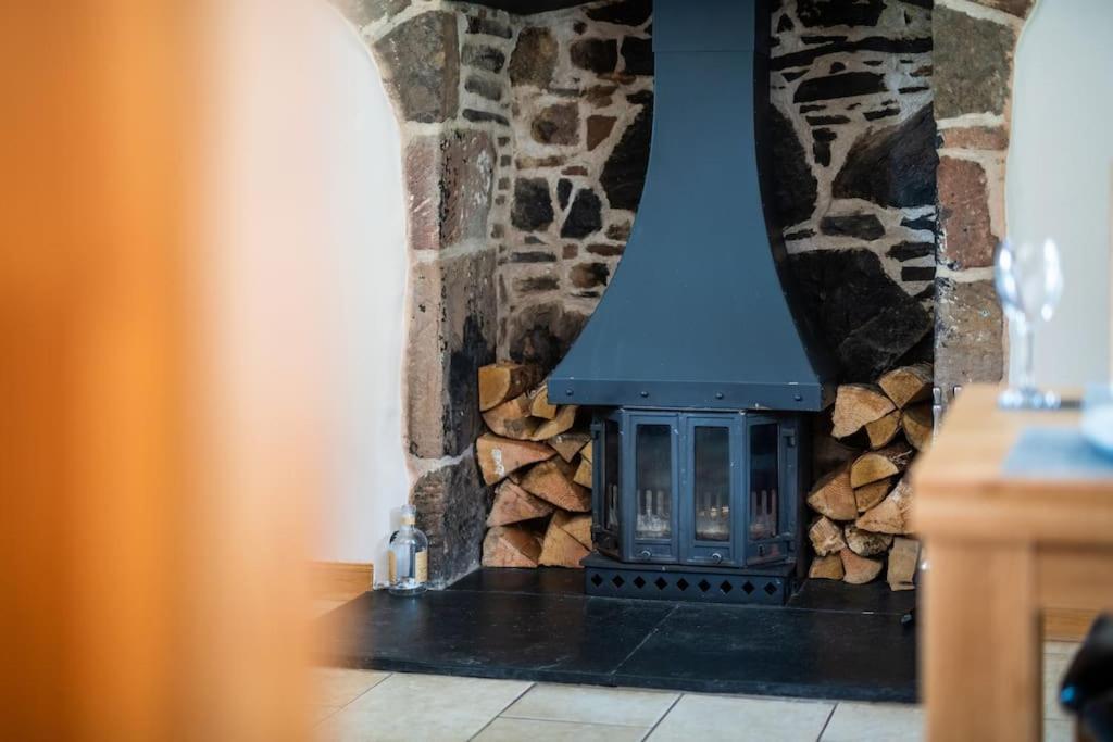 Cosy & Rustic Retreat - Woodland Cottage. 奈恩 外观 照片